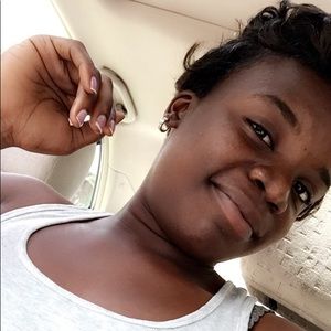 Meet your Posher, Dominique